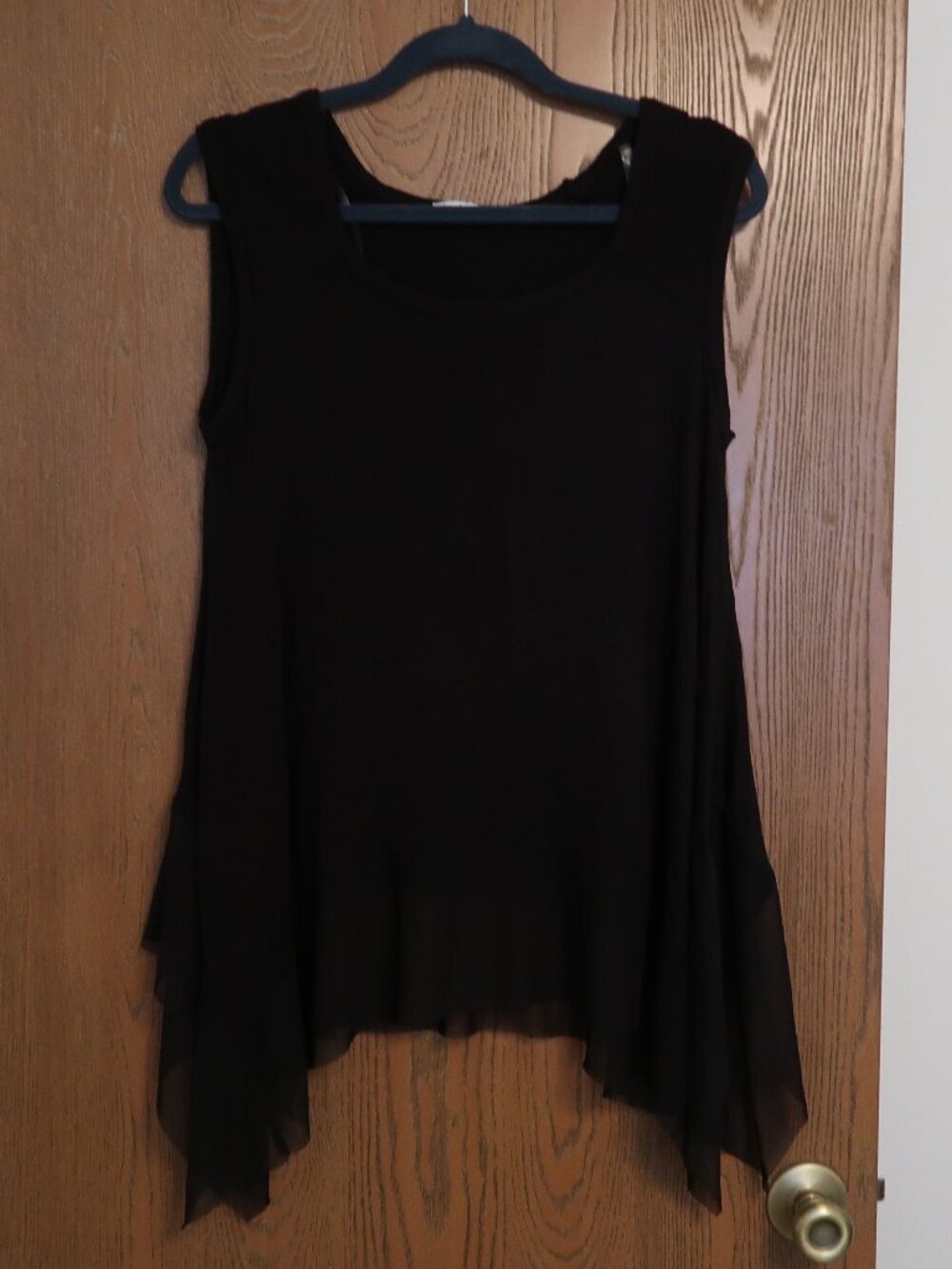 Cha Cha Vente loose sharkbite tank with mesh hem L